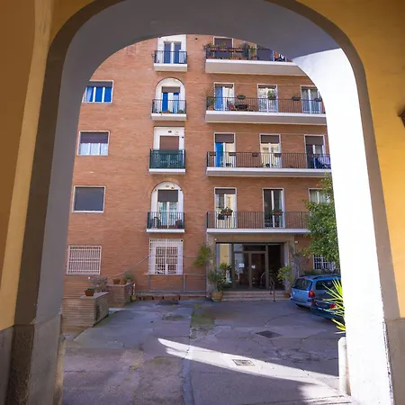 Couette-café Follaky Secret Garden Naples